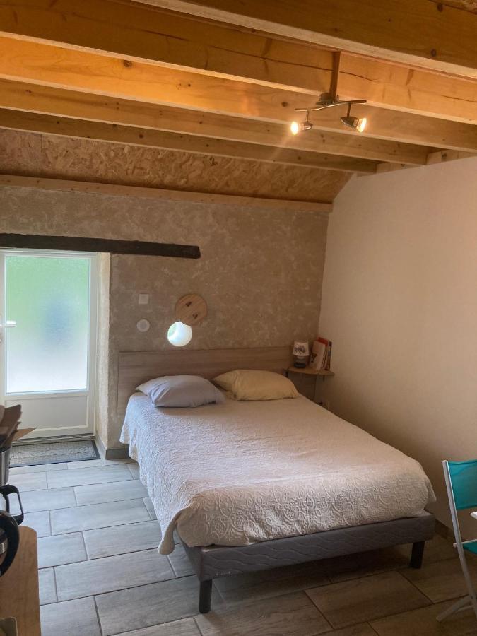 Le Calme A La Campagne Lejlighed Besson Eksteriør billede